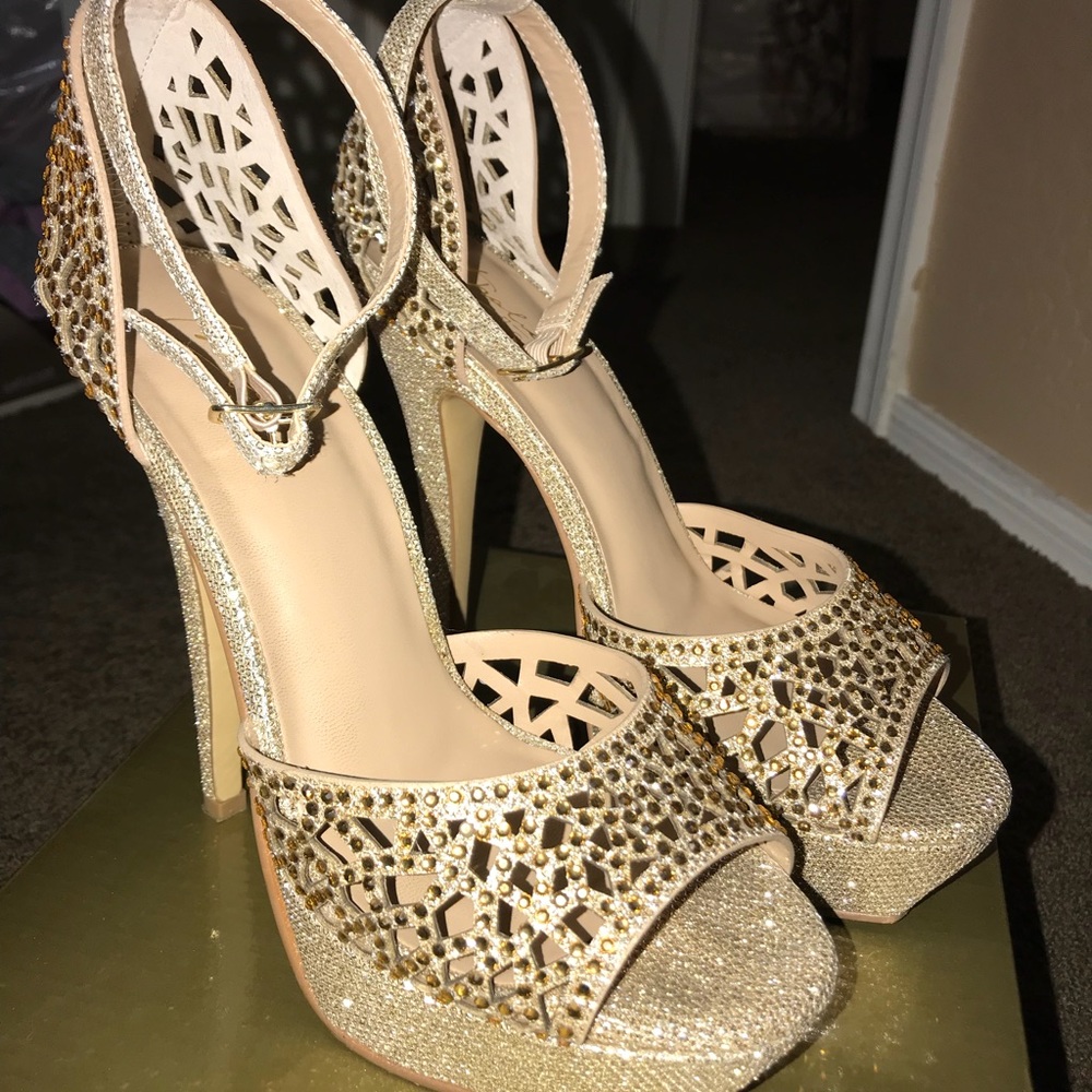 Thalia Sodi Felisaf gold heels